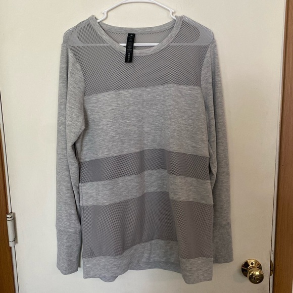 Yogalicious extra large gray, long sleeve top with mesh detail throughout - Picture 2 of 6
